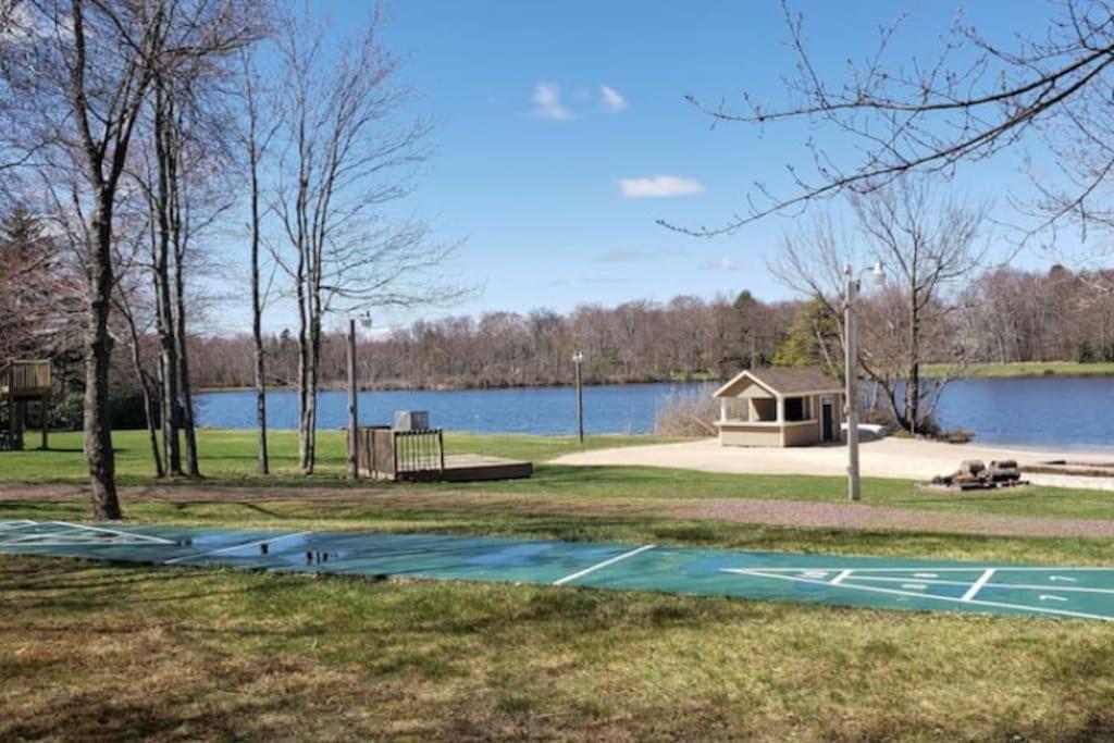 Walk To Pool & Beach - Spacious Gateway, Hot Tub, Game Room Pocono Country Place Esterno foto