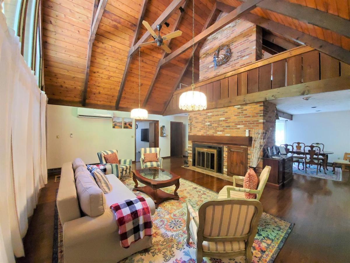 Walk To Pool & Beach - Spacious Gateway, Hot Tub, Game Room Pocono Country Place Esterno foto
